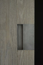 Saddle Flush Pull Passage Set — detalle del tirador de bronce