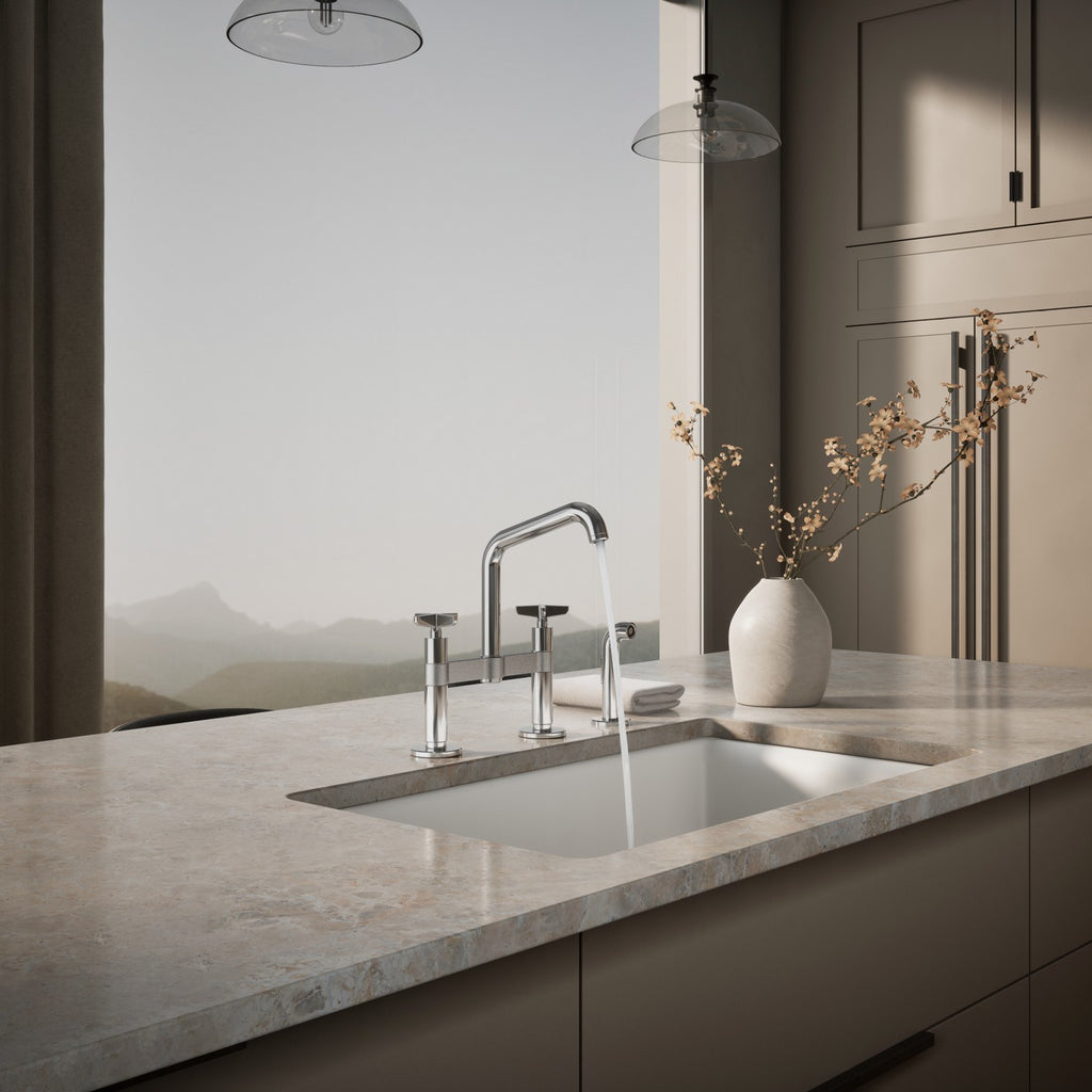 Kohler Billet — Mezcladora de Cocina tipo Puente con Rociador Lateral y Manijas de Cruz — Ambientación 2