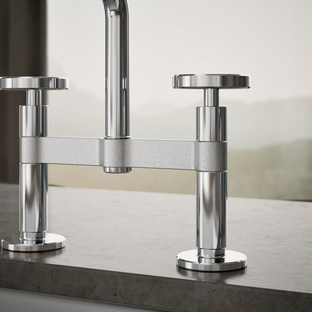 Kohler Billet — Mezcladora de Cocina tipo Puente con Rociador Lateral y Manijas Redondas — Ambientación 5