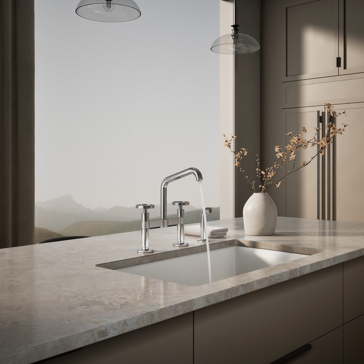 Kohler Billet — Mezcladora de Cocina tipo Puente con Rociador Lateral y Manijas Redondas — Ambientación 2