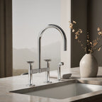 Kohler Billet — Mezcladora de Cocina tipo Puente Alto con Rociador Lateral y Manijas de Cruz — Ambientación 4
