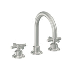 California Faucets Descanso 8" Llave de Lavabo de 3 Orificios para Cubierta, con Dos Manerales - Manija Moleteada - Cromo Satinado