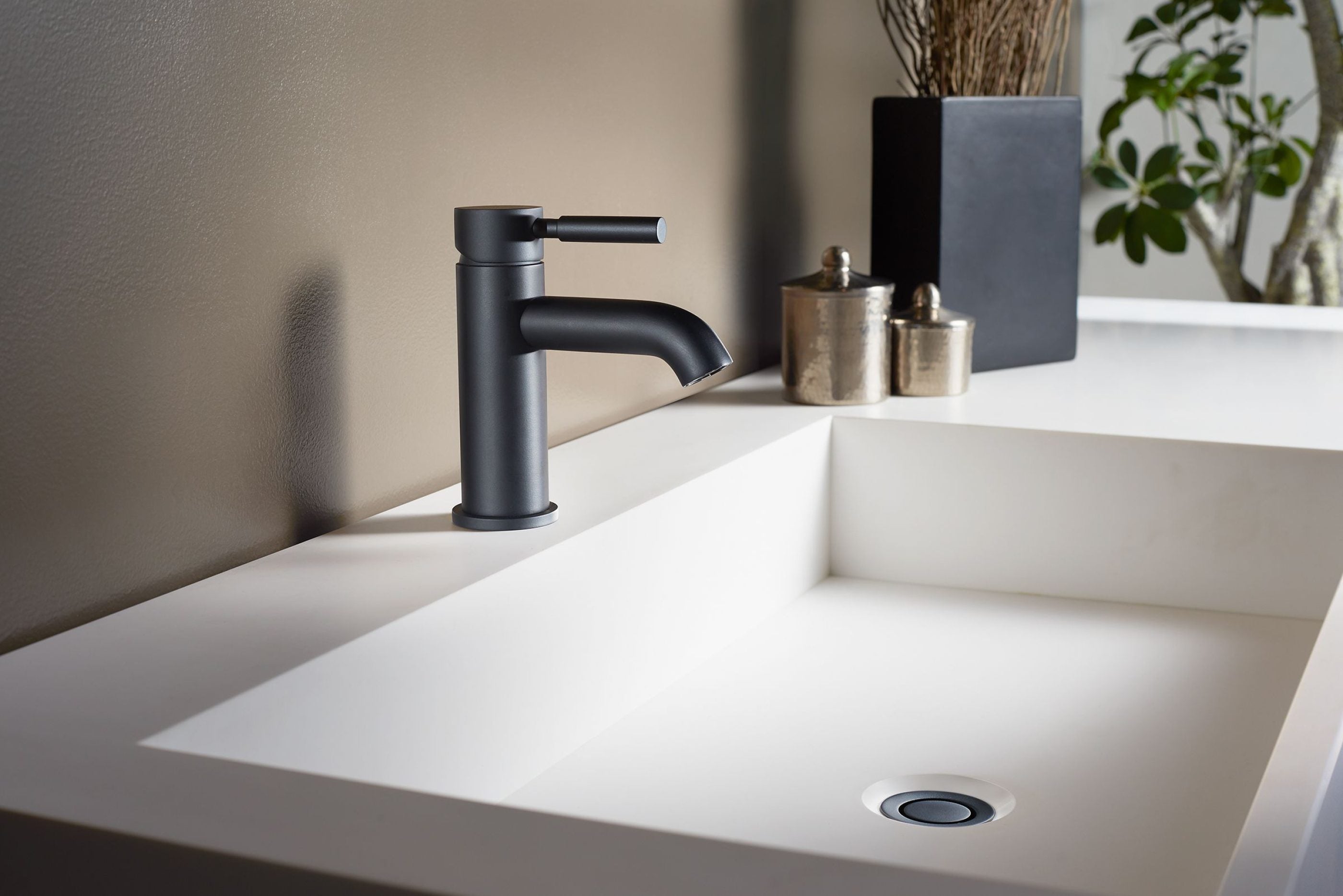 California Faucets Avalon Llave Monomando para Lavabo - Surtidor Bajo - Negro Mate