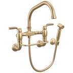 Brizo Faircroft Mezcladora Puente de Pared — Surtidor en Ángulo con Rociador Lateral — Oro Luxe — Manija Industrial