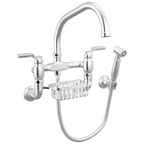 Brizo Faircroft Mezcladora Puente de Pared — Surtidor en Ángulo con Rociador Lateral — Cromo — Manija Industrial