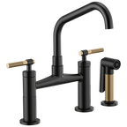 Brizo Litze Mezcladora Puente — Surtidor en Ángulo, Manija Knurled — Negro Mate/Oro Luxe