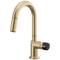 Brizo Odin Mezcladora Prep Extraíble — Surtidor en Arco — Oro Luxe — Perilla con Cristal Negro