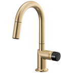 Brizo Odin Mezcladora Prep Extraíble — Surtidor en Arco — Oro Luxe — Perilla con Cristal Negro