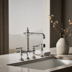 Kohler Artifacts — Mezcladora de Cocina tipo Puente con Rociador Lateral — Ambientación 4