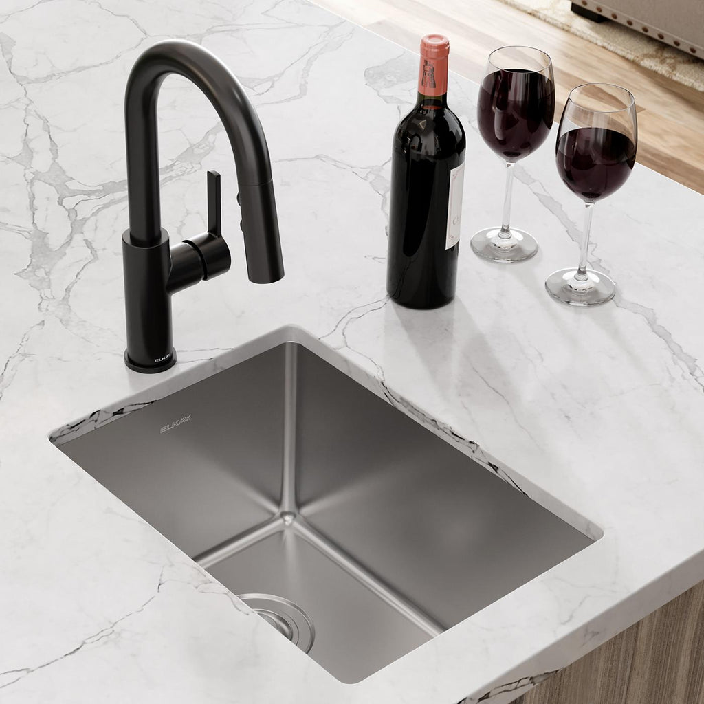 Elkay Tarja Crosstown® Calibre 18 Acero Inoxidable 13-1/2" x 18-1/2" x 9" de Un Tazón de Bar Bajo Cubierta — ambiente de cocina