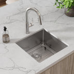 Elkay Tarja Crosstown® Calibre 18 Acero Inoxidable 18-1/2" x 18-1/2" x 9" de Un Tazón Bajo Cubierta (Kit con Llave Rejilla de Fondo y Drenaje) — ambiente de cocina
