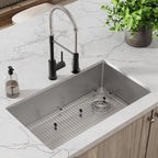 Elkay Tarja Crosstown® Calibre 18 Acero Inoxidable 31-1/2" x 18-1/2" x 9" de Un Tazón Bajo Cubierta (Kit con Llave Rejilla de Fondo y Drenaje) — ambiente de cocina