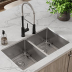 Elkay Tarja Crosstown® Calibre 18 Acero Inoxidable 31-1/2" x 18-1/2" x 9" de Dos Tazones Iguales Bajo Cubierta (Kit con Llave Rejilla de Fondo y Drenaje) — ambiente de cocina
