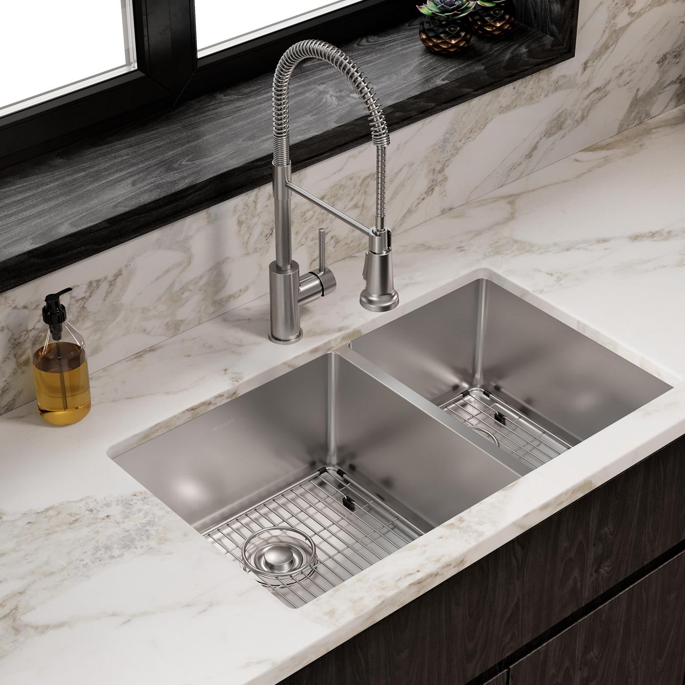 Elkay Tarja Crosstown® Calibre 18 Acero Inoxidable 31-1/2" x 18-1/2" x 9" 60/40 de Dos Tazones Bajo Cubierta (Kit) — ambiente de cocina