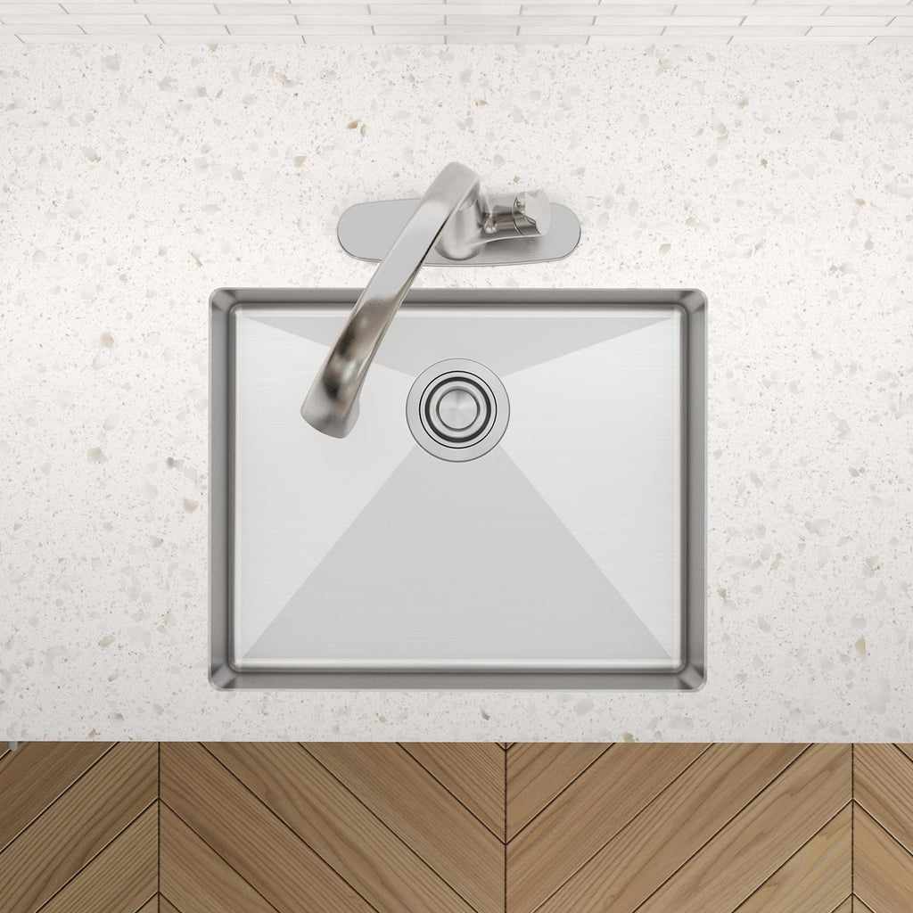 Elkay Tarja Crosstown® Calibre 18 Acero Inoxidable 22-1/2" x 18-1/2" x 5-1/2" de Un Tazón Bajo Cubierta — ambiente de cocina