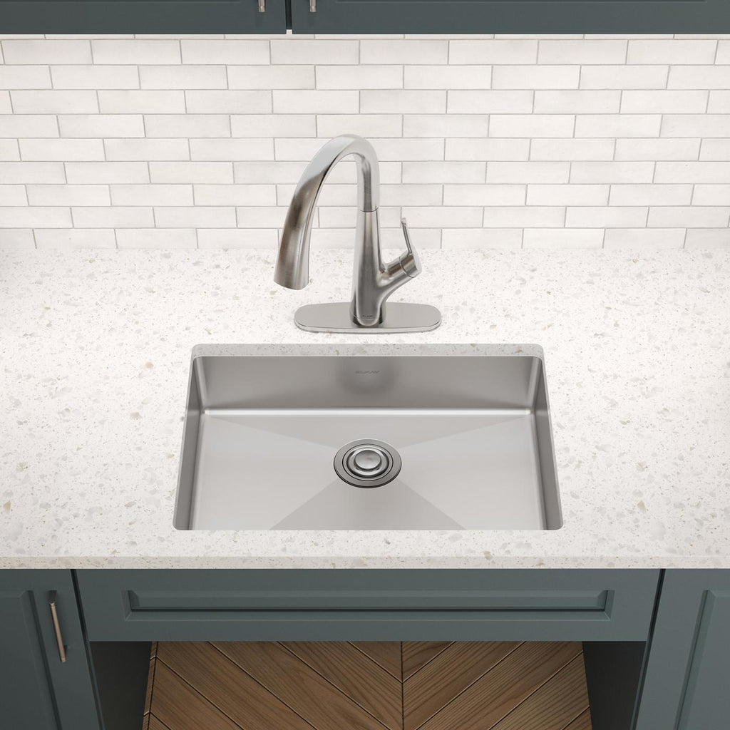 Elkay Tarja Crosstown® Calibre 18 Acero Inoxidable 25-1/2" x 18-1/2" x 5-1/2" de Un Tazón Bajo Cubierta — ambiente de cocina