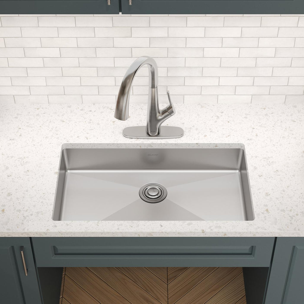 Elkay Tarja Crosstown® Calibre 18 Acero Inoxidable 31-1/2" x 18-1/2" x 5-1/2" de Un Tazón Bajo Cubierta — ambiente de cocina