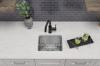Elkay Tarja Crosstown® Calibre 18 Acero Inoxidable 15" x 15" x 9" de Un Tazón de Doble Montaje (Kit) — ambiente de cocina