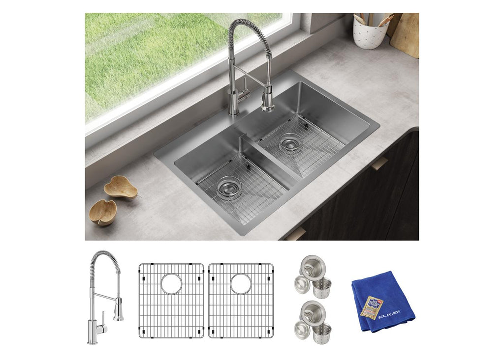 Elkay Tarja Crosstown® Calibre 18 Acero Inoxidable 33" x 22" x 9" 1 Orificio de Dos Tazones Iguales de Doble Montaje (Kit con Aqua Divide) and Faucet — ambiente de cocina