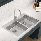 Elkay Tarja Crosstown® Calibre 18 Acero Inoxidable 33" x 22" x 6" de Dos Tazones Iguales ADA de Doble Montaje — ambiente de cocina