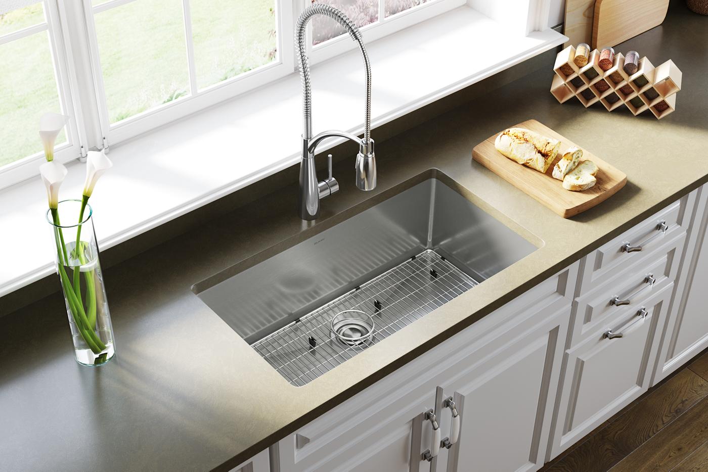 Elkay Tarja Crosstown® Calibre 16 Acero Inoxidable 32-1/2" x 18" x 10" de Un Tazón Bajo Cubierta (Kit) — ambiente de cocina