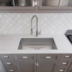 Elkay Tarja Crosstown® Calibre 16 Acero Inoxidable 32-1/2" x 18" x 10" de Un Tazón Bajo Cubierta — ambiente de cocina