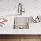 Elkay Tarja Lustertone Iconix® Calibre 18 Acero Inoxidable 16" x 18-1/2" x 8" de Un Tazón Bajo Cubierta — ambiente de cocina