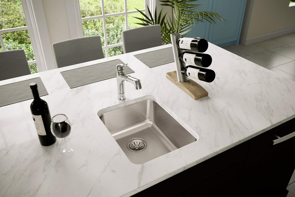 Elkay Tarja Lustertone® Classic Acero Inoxidable 16-1/2" x 20-1/2" x 7-7/8" de Un Tazón Bajo Cubierta — ambiente de cocina