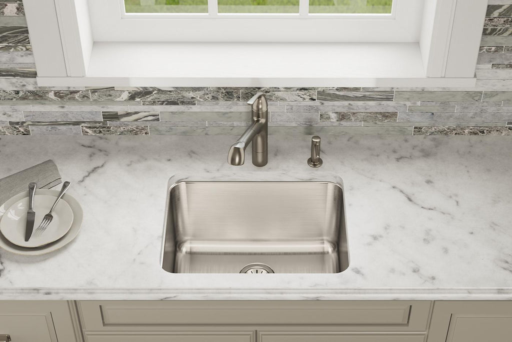 Elkay Tarja Lustertone® Classic Acero Inoxidable 23-1/2" x 18-1/4" x 7-1/2" de Un Tazón Bajo Cubierta — ambiente de cocina
