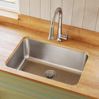 Elkay Tarja Lustertone® Classic Acero Inoxidable 26-1/2" x 18-1/2" x 10" de Un Tazón Bajo Cubierta — ambiente de cocina