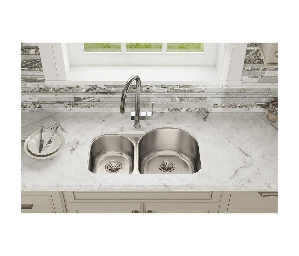Elkay Tarja Lustertone® Classic Acero Inoxidable 31-1/4" x 20" x 10" Offset 40/60 de Dos Tazones Bajo Cubierta — ambiente de cocina