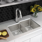 Elkay Tarja Lustertone Iconix® Calibre 18 Acero Inoxidable 31-1/4" x 20-1/2" x 9" Offset 40/60 Bowl Bajo Cubierta (Kit) w/Filter Faucet — ambiente de cocina