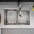 Elkay Tarja Lustertone Iconix® Calibre 18 Acero Inoxidable 31-1/4" x 20-1/2" x 9" Offset 60/40 Bowl Bajo Cubierta (Kit) w/Filter Faucet — ambiente de cocina