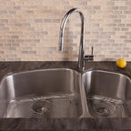 Elkay Tarja Lustertone® Classic Acero Inoxidable 32-3/4" x 21" x 9" 60/40 de Dos Tazones Bajo Cubierta with Perfect Drain® — ambiente de cocina