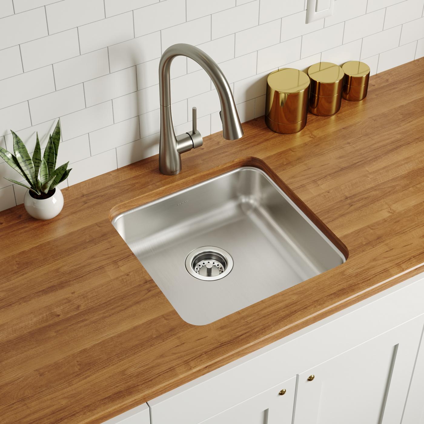Elkay Tarja Lustertone® Classic Acero Inoxidable 18-1/2" x 18-1/2" x 5-3/8" de Un Tazón ADA Bajo Cubierta — ambiente de cocina