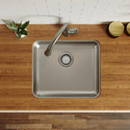 Elkay Tarja Lustertone® Classic Acero Inoxidable 21-1/2" x 18-1/2" x 5-3/8" de Un Tazón ADA Bajo Cubierta — ambiente de cocina