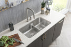 Elkay Tarja Lustertone® Classic Acero Inoxidable 32-1/16" x 18-1/2" x 9" 40/60 de Dos Tazones Bajo Cubierta con Aqua Divide — ambiente de cocina