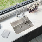 Elkay Tarja Lustertone Iconix® Calibre 16 Acero Inoxidable 23-1/2" x 18-1/4" x 9" de Un Tazón Bajo Cubierta (Kit) with Perfect Drain® — ambiente de cocina