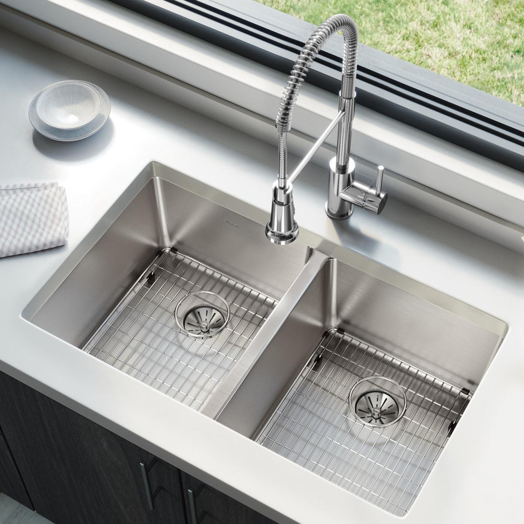 Elkay Tarja Lustertone Iconix® Calibre 16 Acero Inoxidable 32-3/4" x 19-1/2" x 9" de Dos Tazones Bajo Cubierta (Kit) with Perfect Drain® — ambiente de cocina