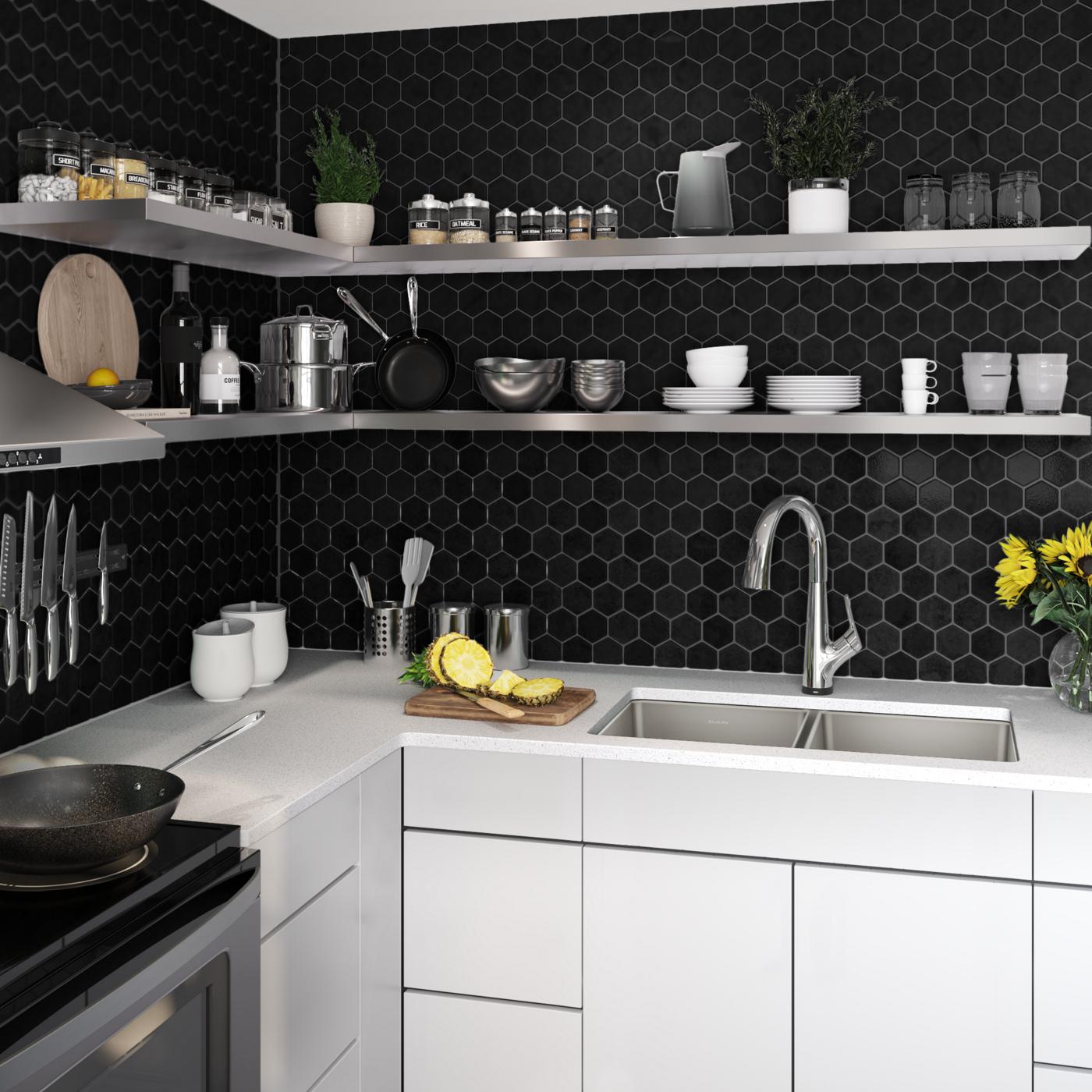 Elkay Tarja Lustertone Iconix® Calibre 16 Acero Inoxidable 32-3/4" x 19-1/2" x 9" de Dos Tazones Bajo Cubierta (Kit con Llave Filtrada) with Perfect Drain® — ambiente de cocina