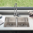 Elkay Tarja Lustertone Iconix® Calibre 16 Acero Inoxidable 32-3/4" x 19-1/2" x 9" de Dos Tazones Bajo Cubierta with Perfect Drain® — ambiente de cocina