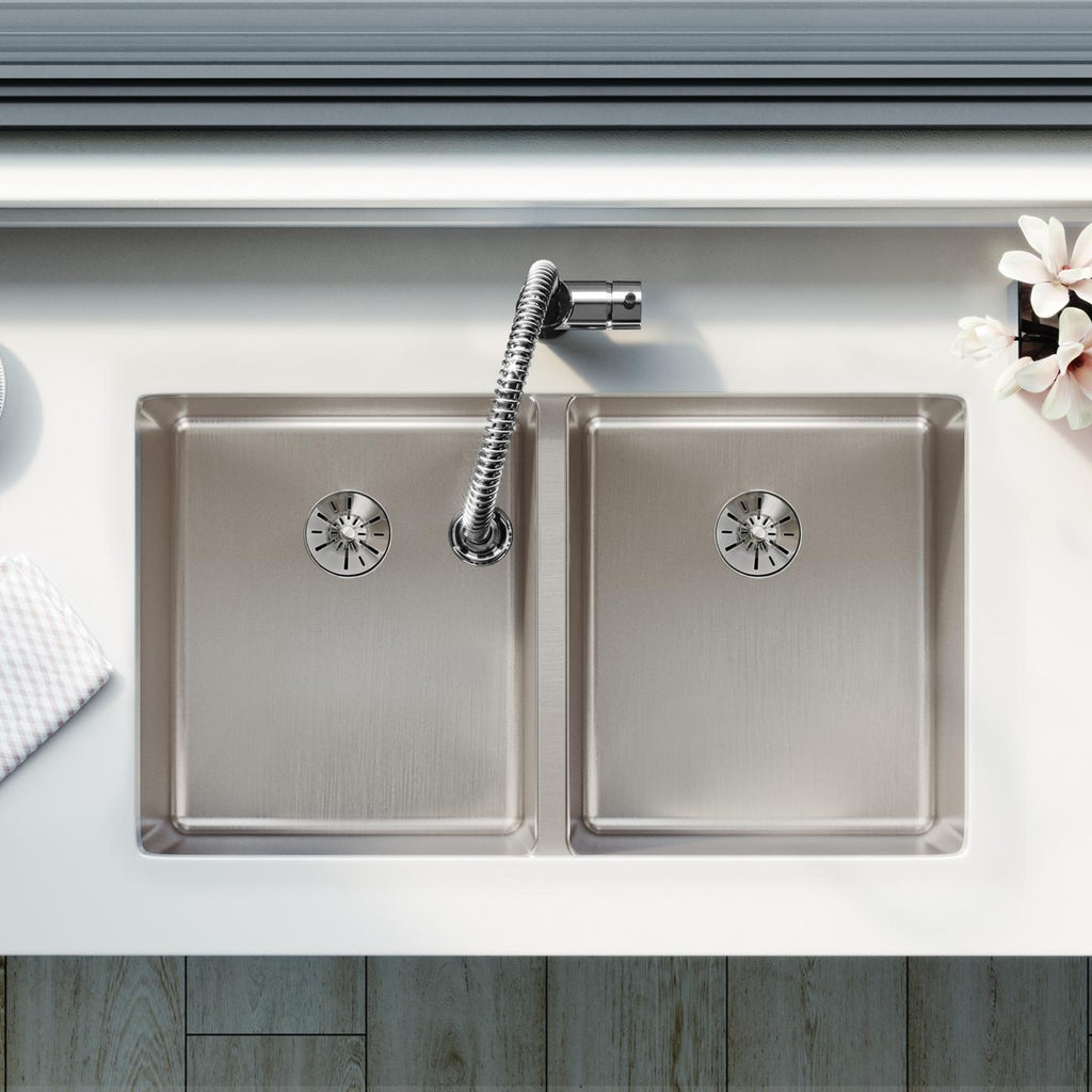 Elkay Tarja Lustertone Iconix® Calibre 16 Acero Inoxidable 32-3/4" x 19-1/2" x 9" de Dos Tazones Bajo Cubierta with Perfect Drain® — ambiente de cocina