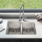 Elkay Tarja Lustertone Iconix® Calibre 16 Acero Inoxidable 31-1/4" x 20-1/2" x 9" de Dos Tazones Bajo Cubierta (Kit) with Right Perfect Drain® — ambiente de cocina
