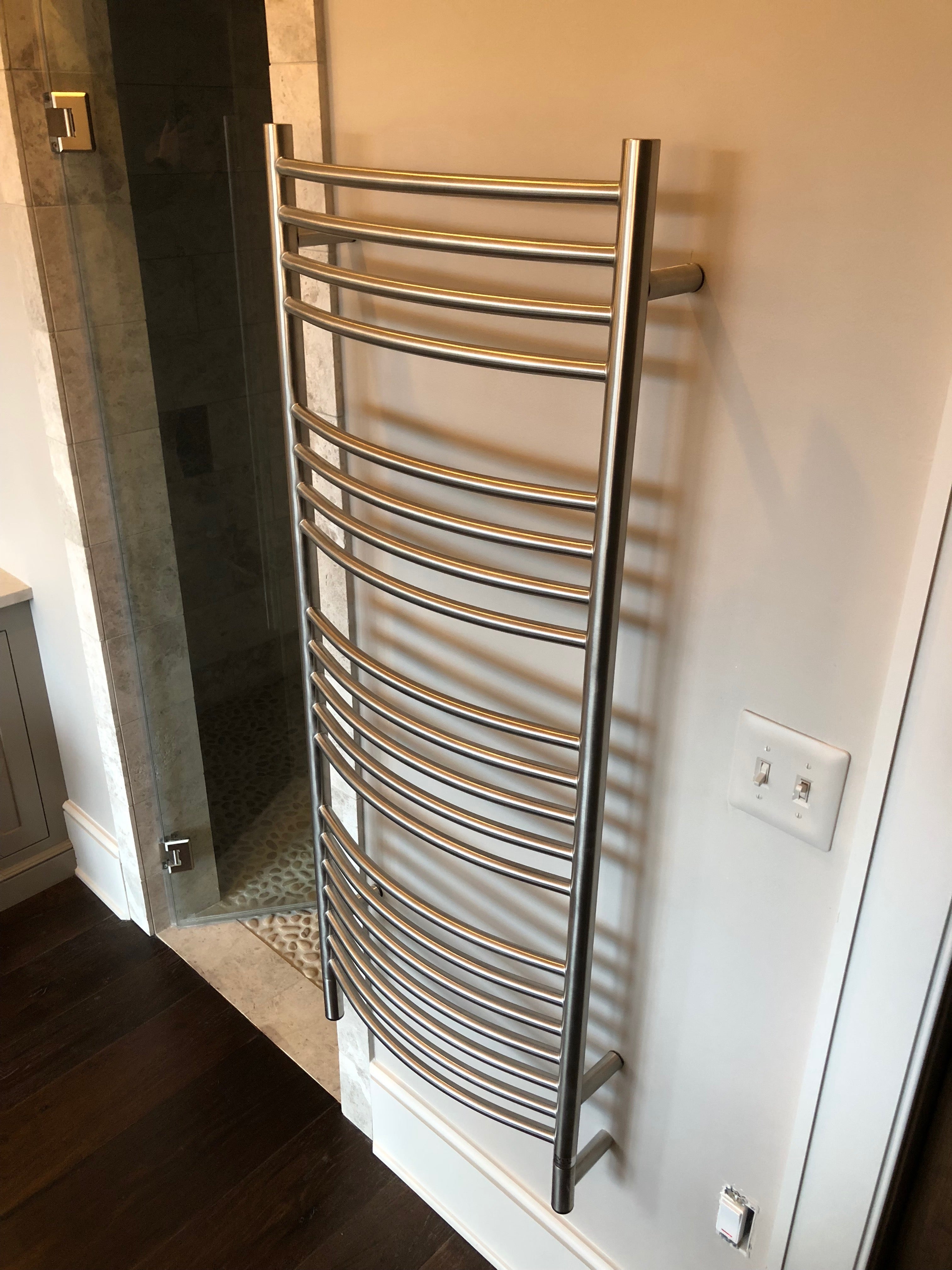 Jeeves Modelo D Curva 20 Barras Toallero Calefactor Cableado en Níquel Satinado