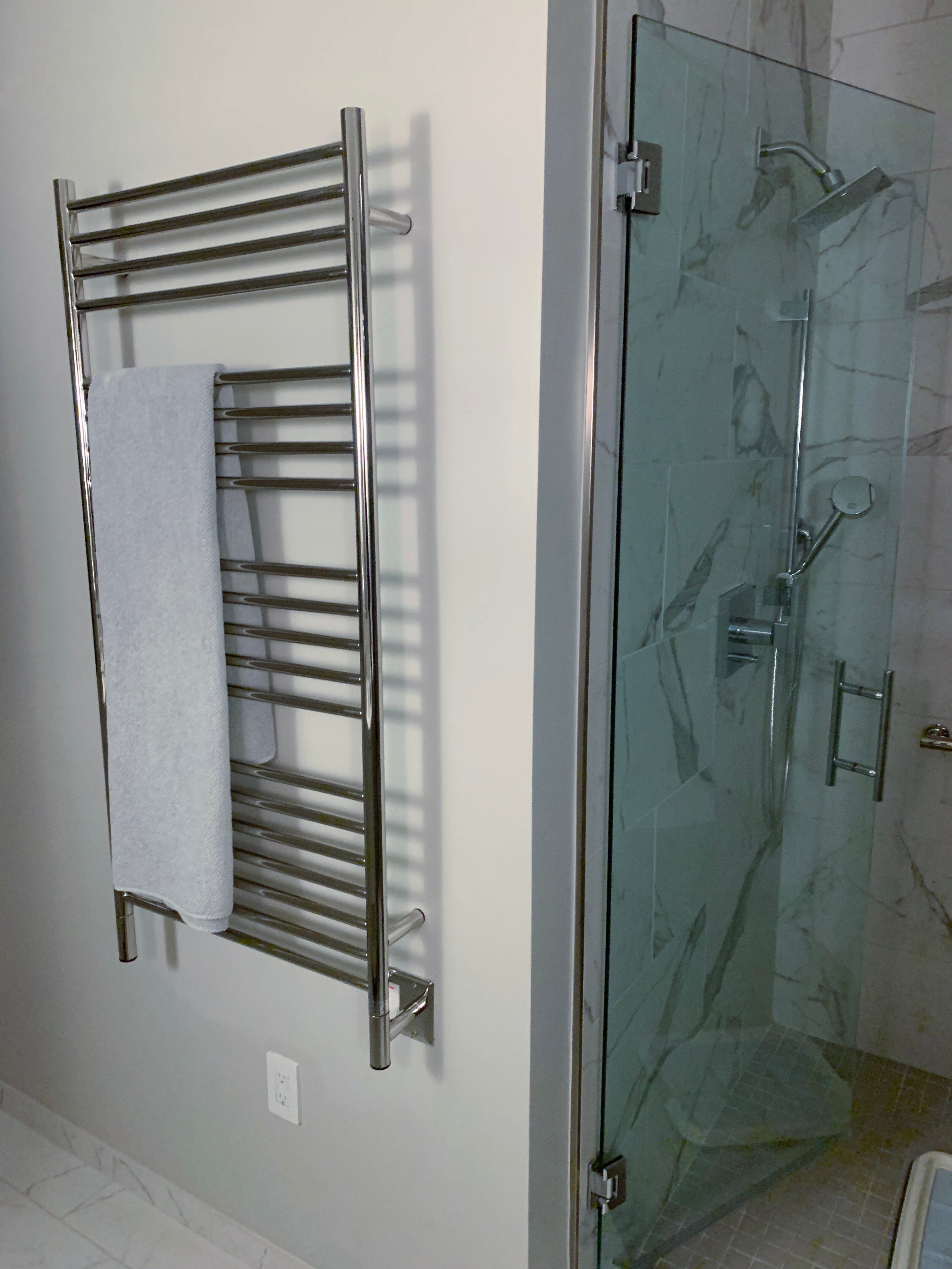 Jeeves Modelo D Recta 20 Barras Toallero Calefactor Cableado en Níquel Satinado