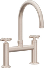 California Faucets Descanso Llave de Cocina Tipo Puente Industrial - Pico en Arco - Níquel Satinado