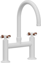 California Faucets Descanso Llave de Cocina Tipo Puente Industrial - Pico en Arco - Blanco Mate
