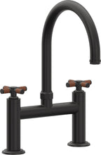 California Faucets Descanso Llave de Cocina Tipo Puente Industrial con Rociador Lateral - Pico en Arco - Negro Mate