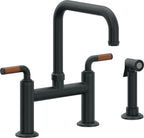 California Faucets Descanso Llave de Cocina Tipo Puente Industrial con Rociador Lateral - Pico Cuadrado - Carbón