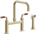 California Faucets Descanso Llave de Cocina Tipo Puente Industrial con Rociador Lateral - Pico Cuadrado - Latón Pulido